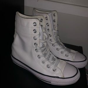 SOLD🚫🚫Converse Leather High Tops🚫🚫 SOLD